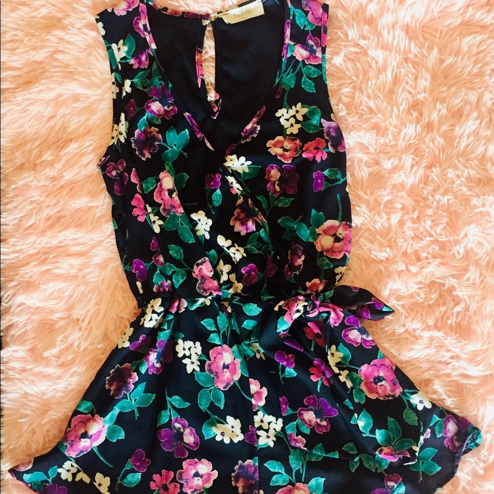 Romper - Picture 1 of 4